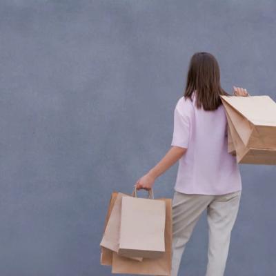 TÚI GIẤY KRAFT CÓ QUAI XÁCH ĐÁY VUÔNG
